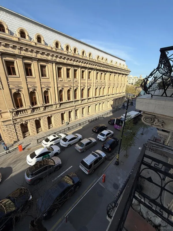 Satılır obyekt 360 m²