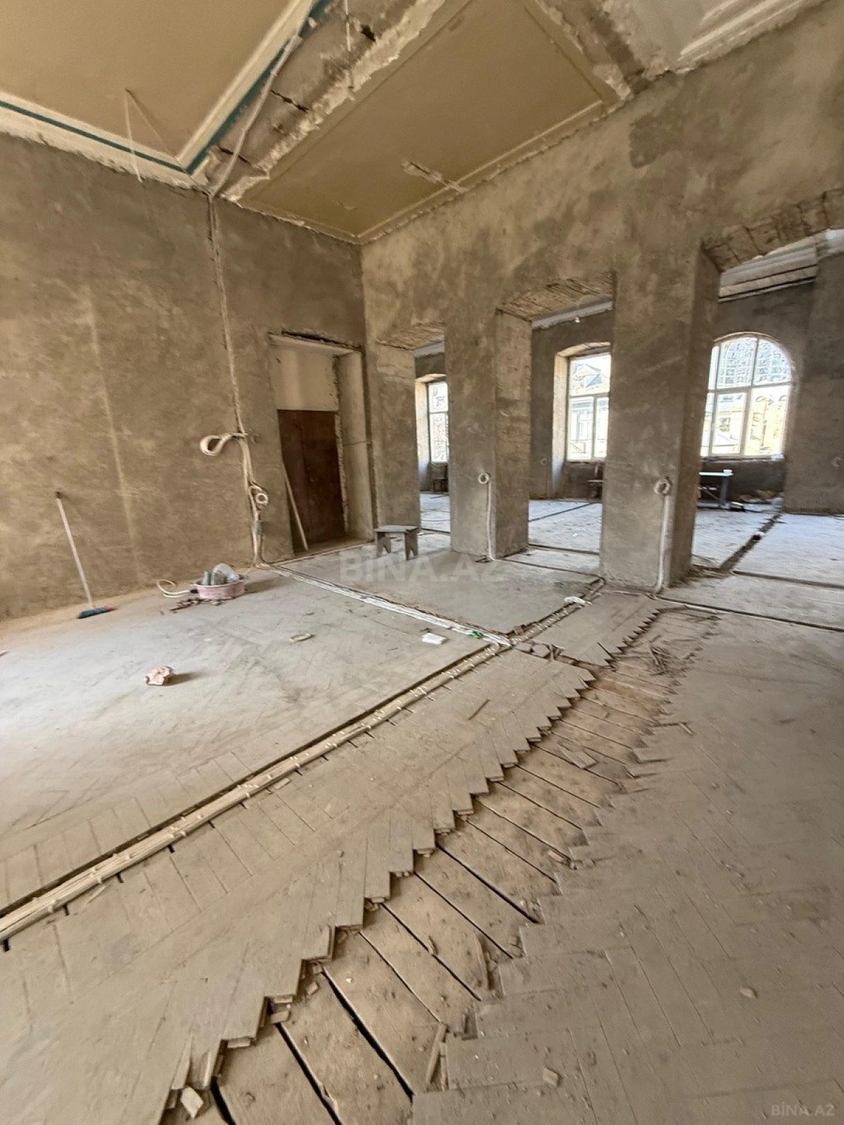 Satılır obyekt 360 m²