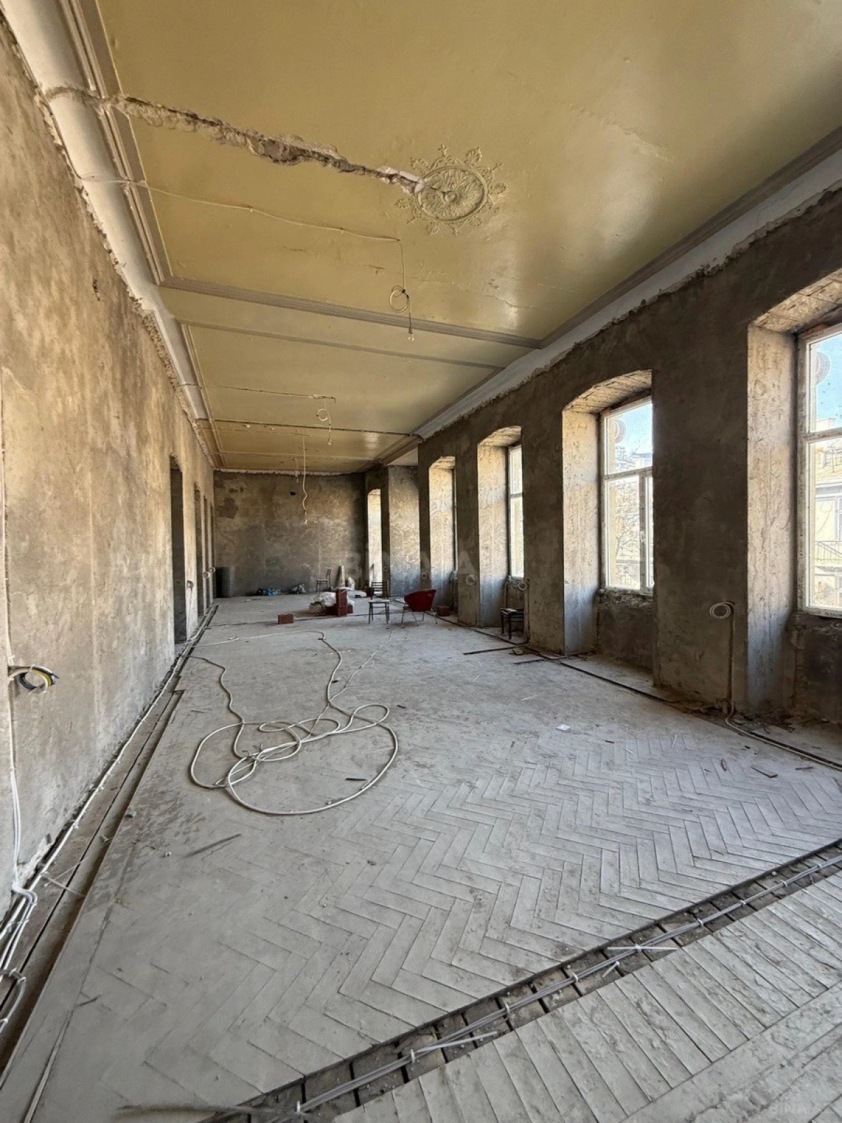 Satılır obyekt 360 m²