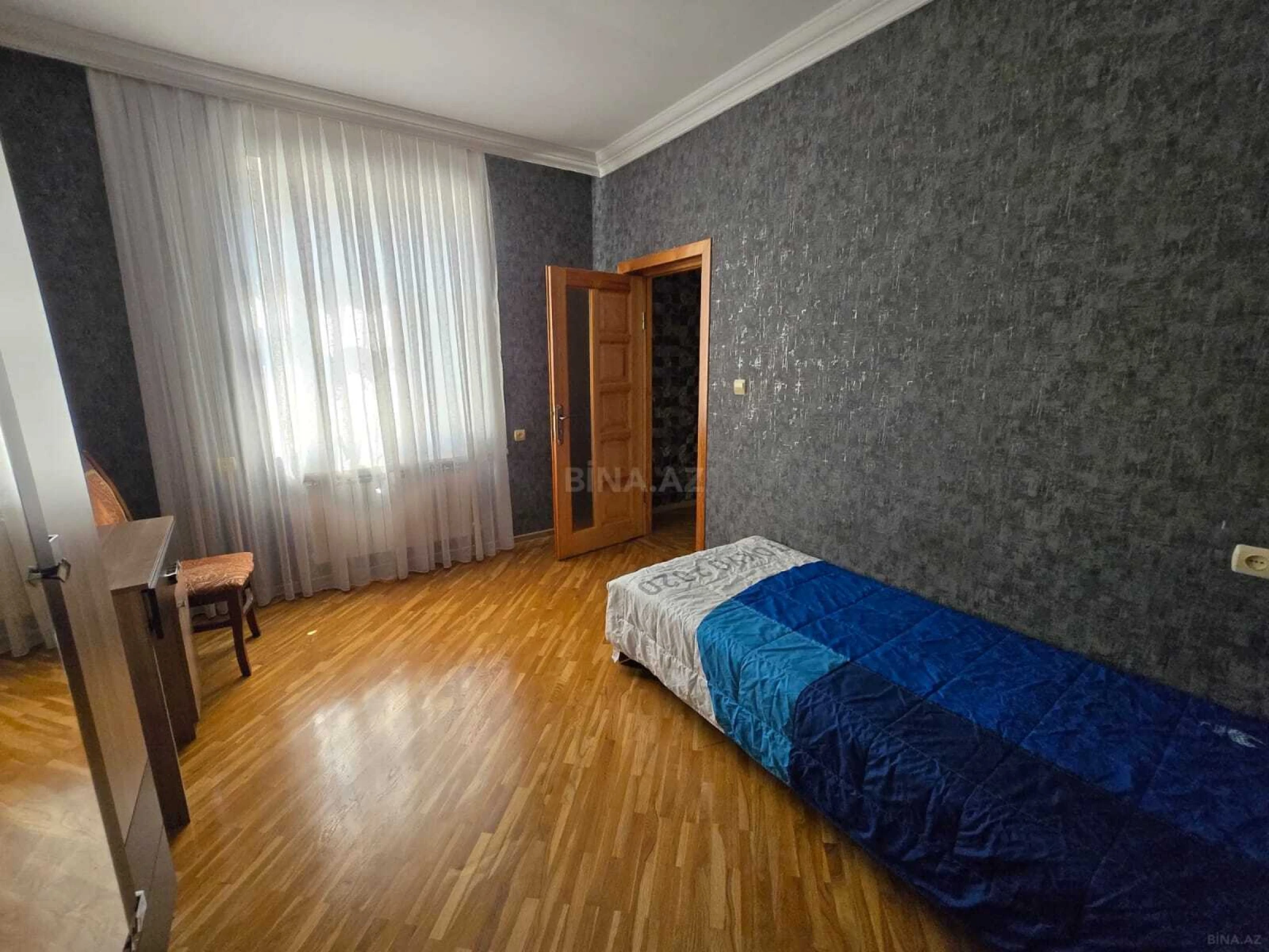 Satılır 5 otaqlı həyət evi 200 m²