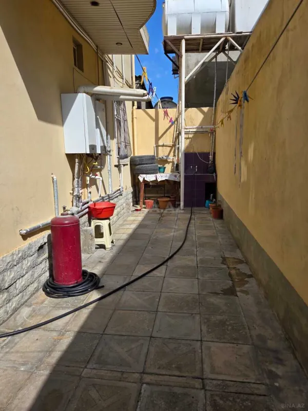Satılır 5 otaqlı həyət evi 200 m²
