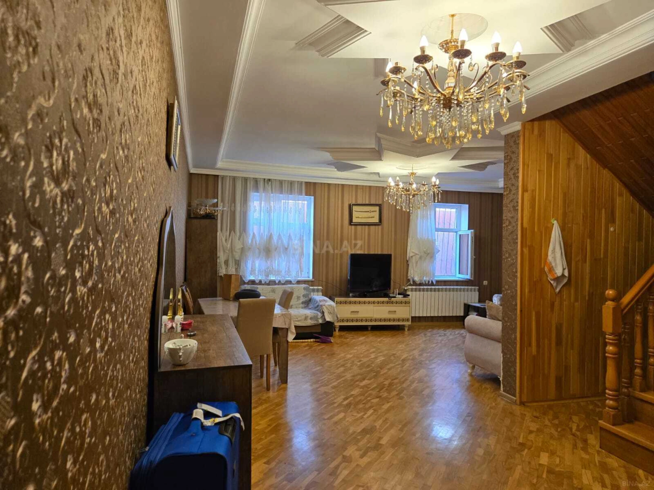 Satılır 5 otaqlı həyət evi 200 m²