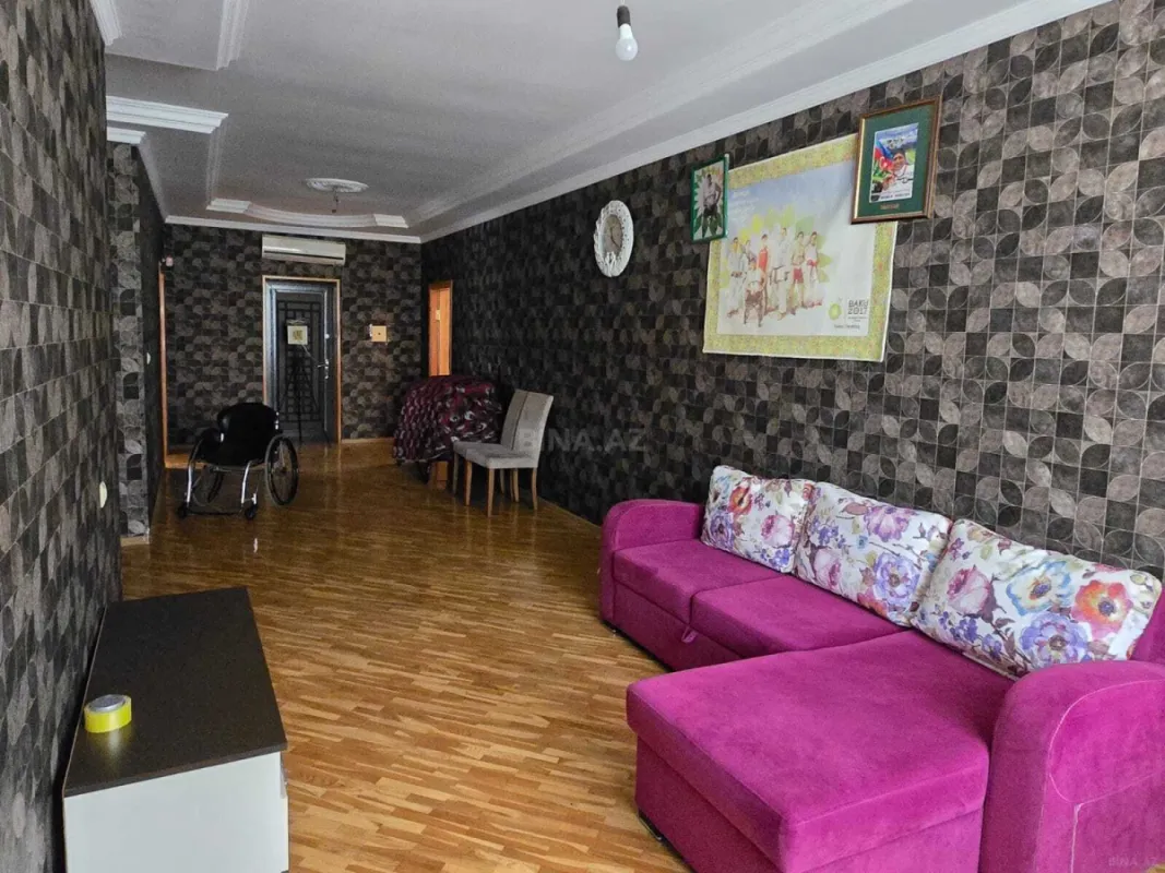 Satılır 5 otaqlı həyət evi 200 m²