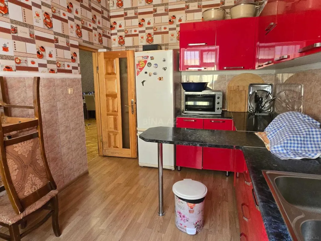 Satılır 5 otaqlı həyət evi 200 m²