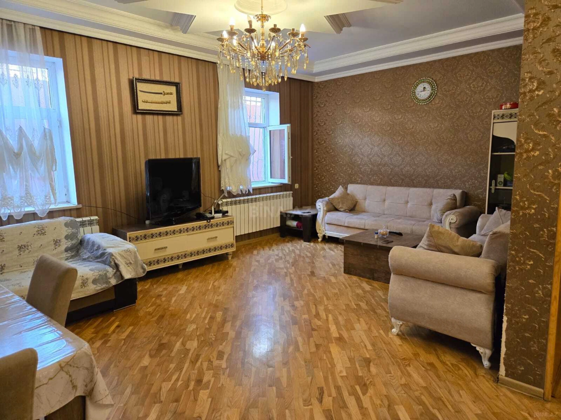 Satılır 5 otaqlı həyət evi 200 m²