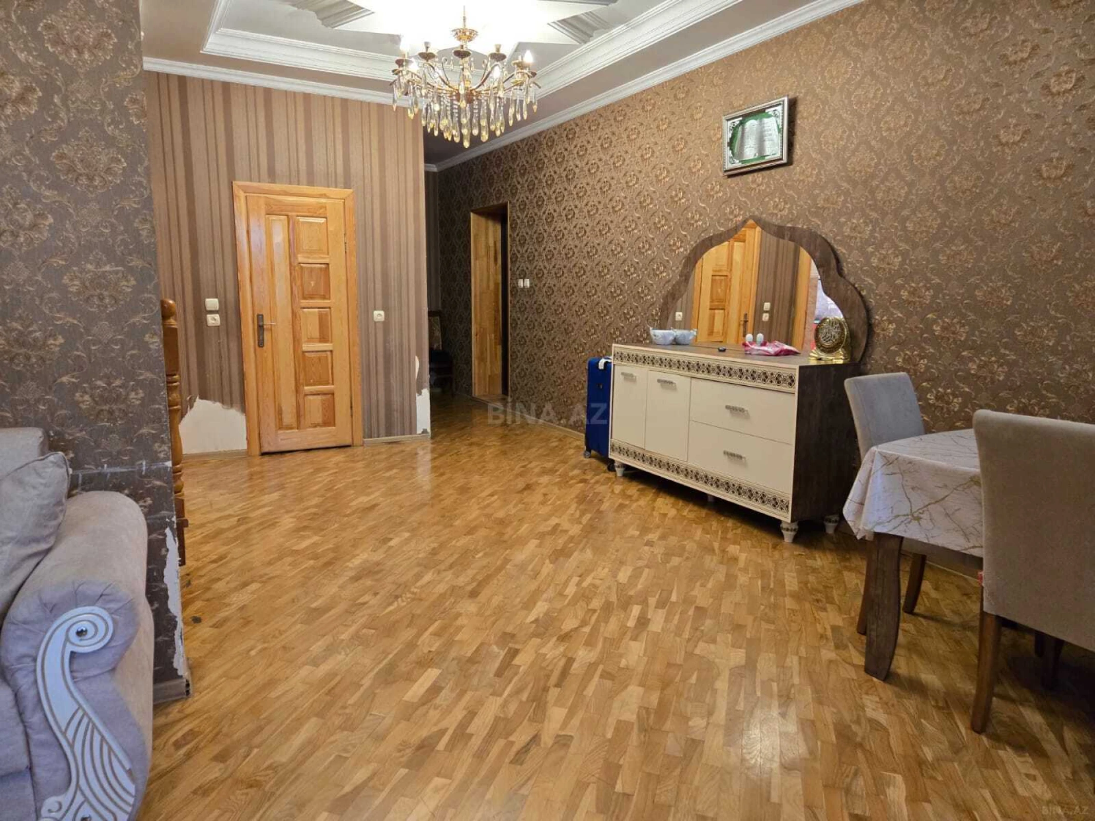 Satılır 5 otaqlı həyət evi 200 m²