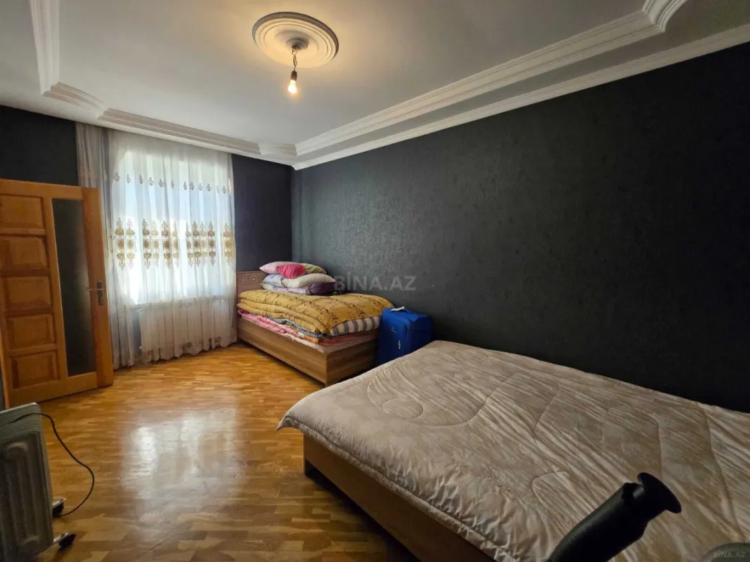 Satılır 5 otaqlı həyət evi 200 m²