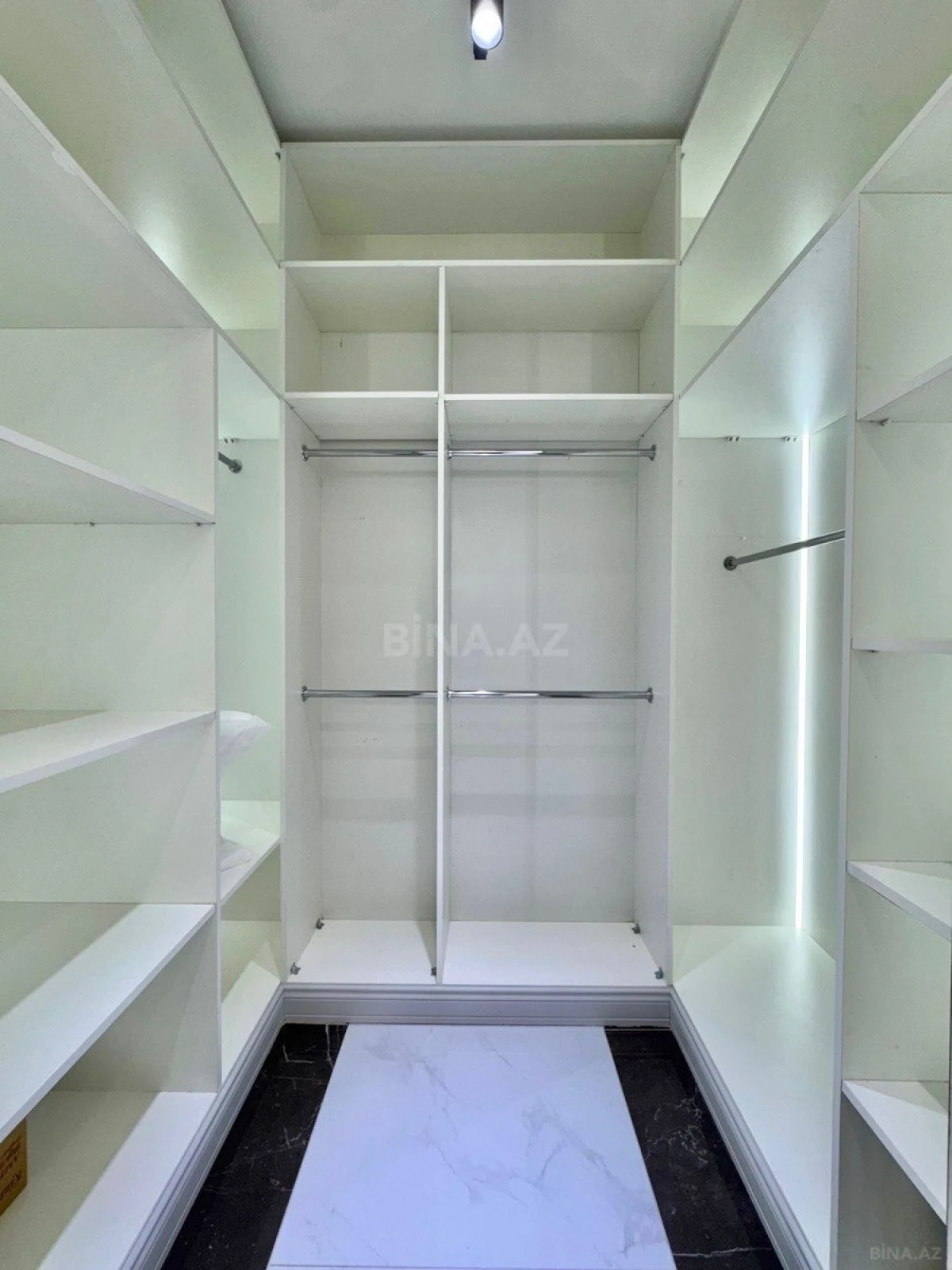 Satılır 3 otaqlı mənzil 164 m²