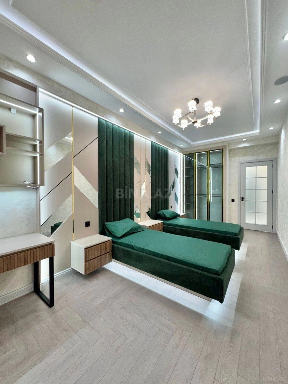 Satılır 3 otaqlı mənzil 164 m²