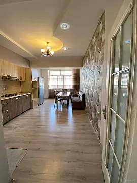 Kirayə verilir 3 otaqlı mənzil 150 m²