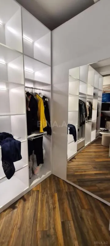 Satılır 5 otaqlı mənzil 250 m²