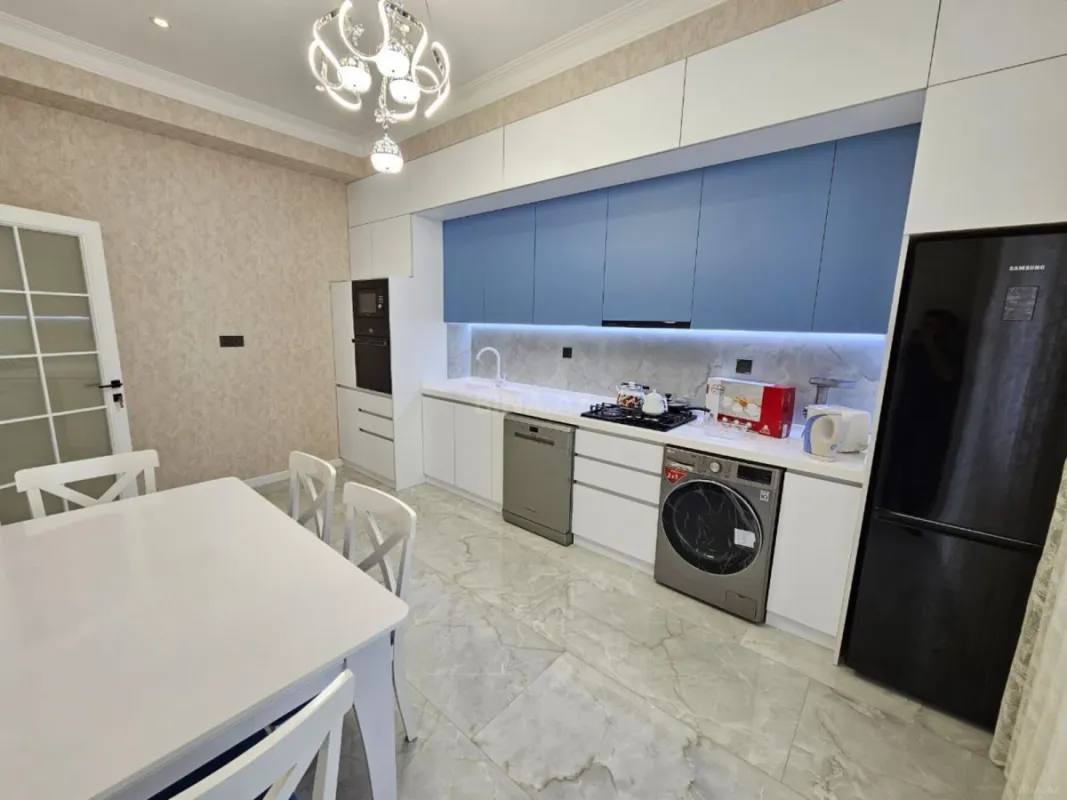 Kirayə verilir 3 otaqlı mənzil 115 m²