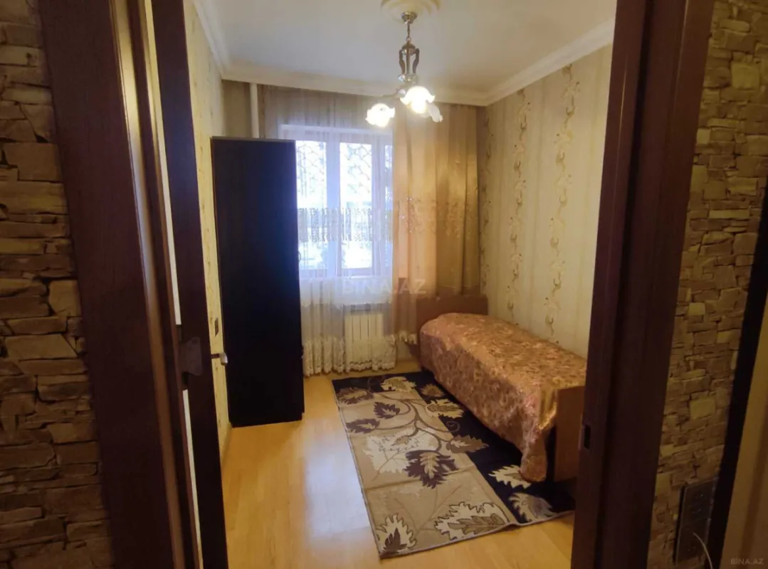 Kirayə verilir 4 otaqlı mənzil 150 m²