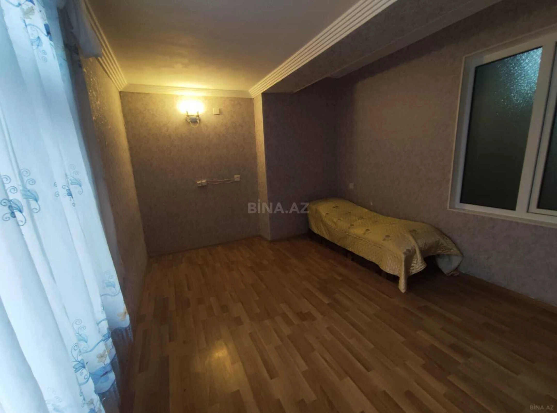 Kirayə verilir 4 otaqlı mənzil 150 m²
