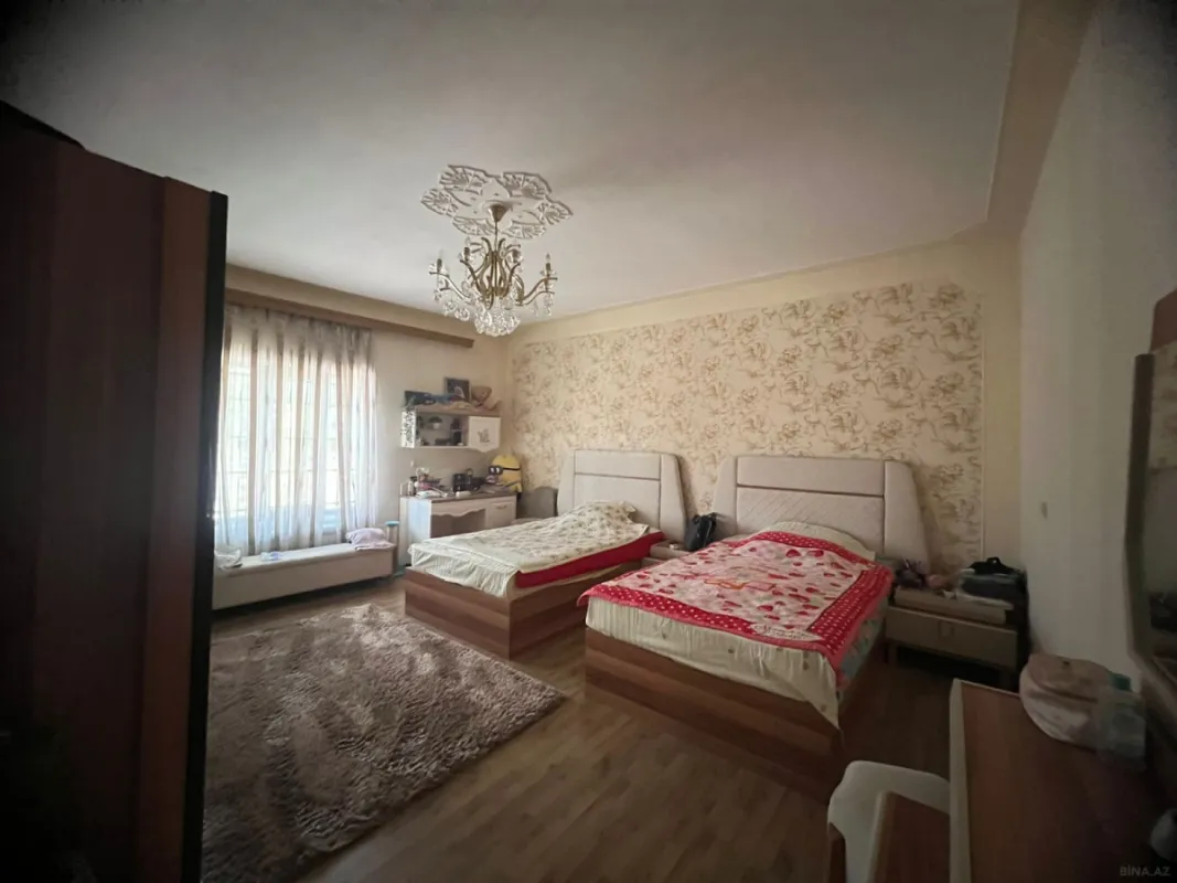 Satılır 5 otaqlı həyət evi 214 m²