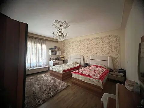 Satılır 5 otaqlı həyət evi 214 m²