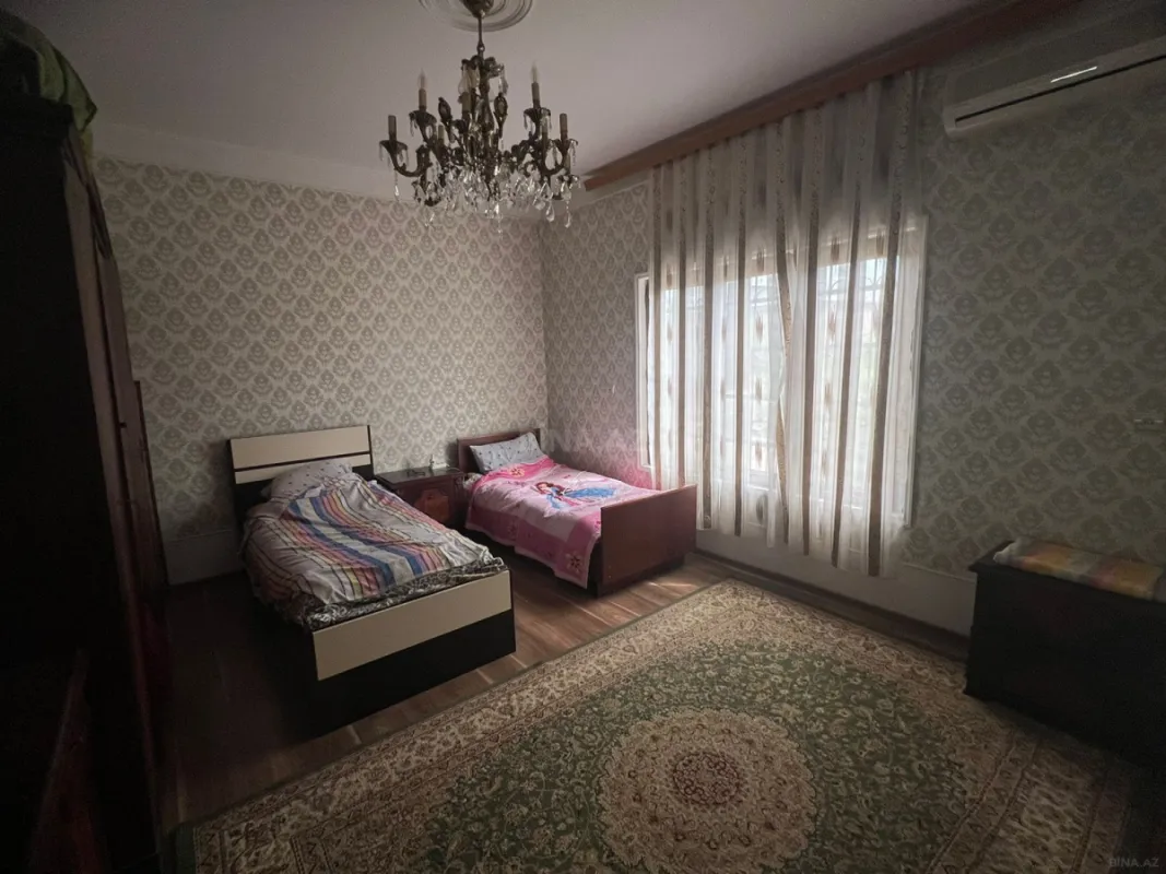 Satılır 5 otaqlı həyət evi 214 m²