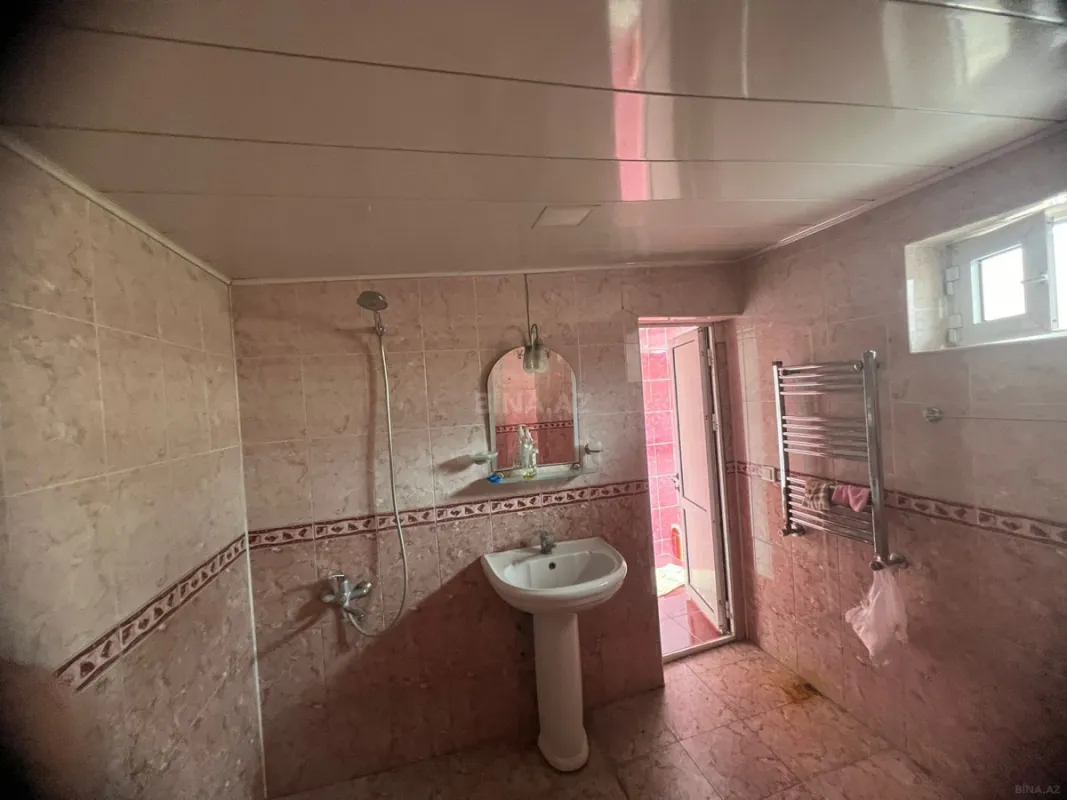Satılır 5 otaqlı həyət evi 214 m²
