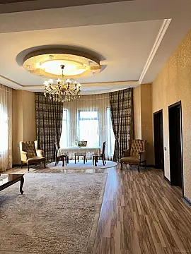 Kirayə verilir 6 otaqlı həyət evi 250 m²