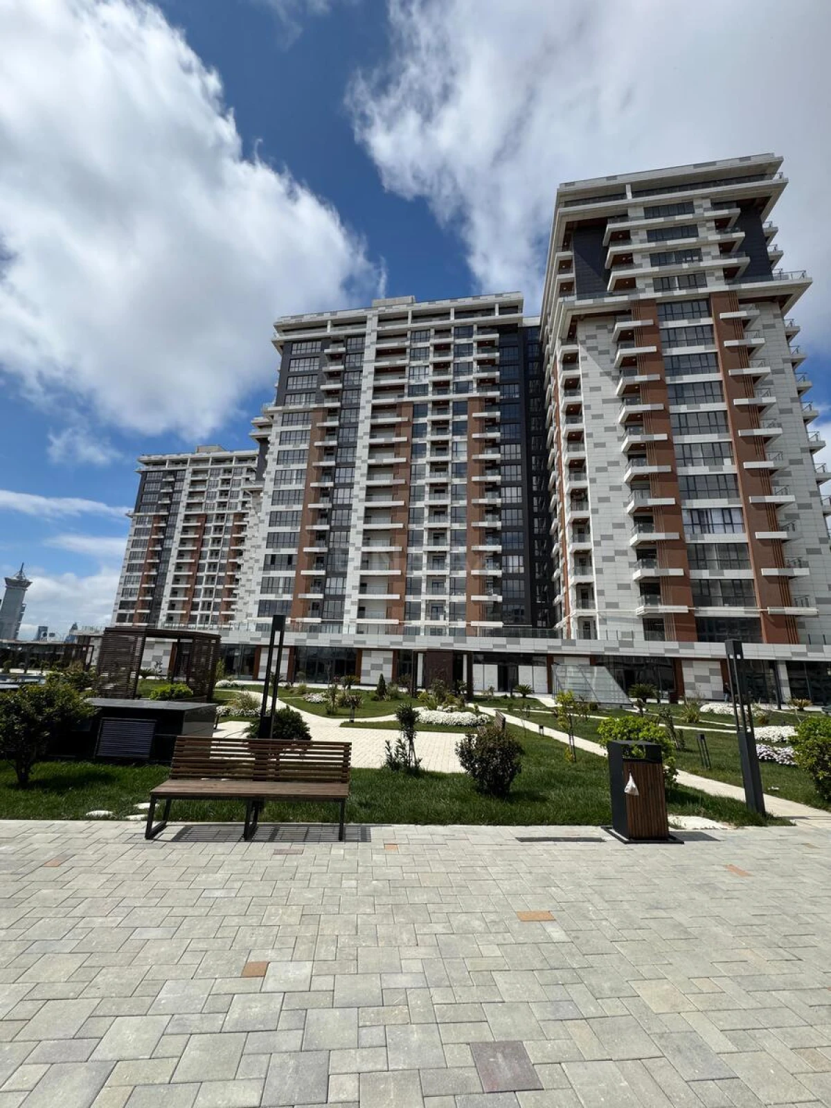 Satılır 2 otaqlı mənzil 107 m²
