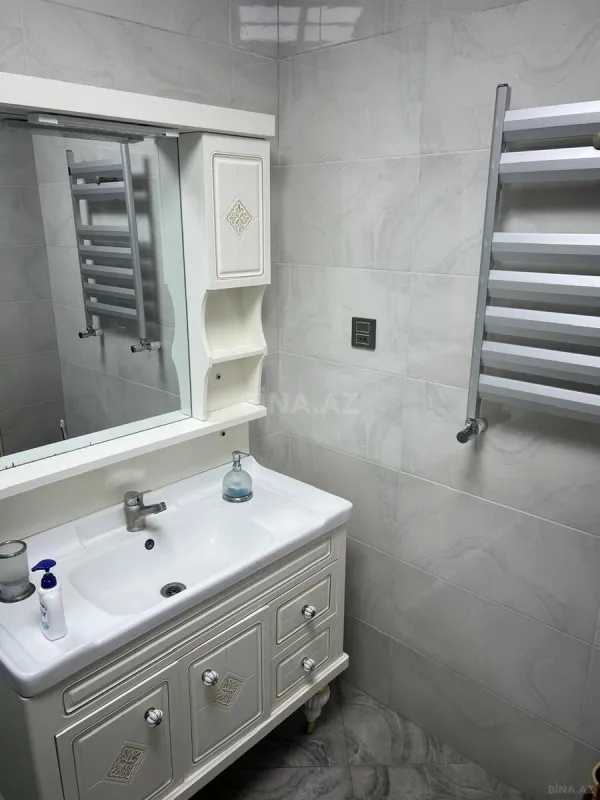 Kirayə verilir 2 otaqlı mənzil 90 m²