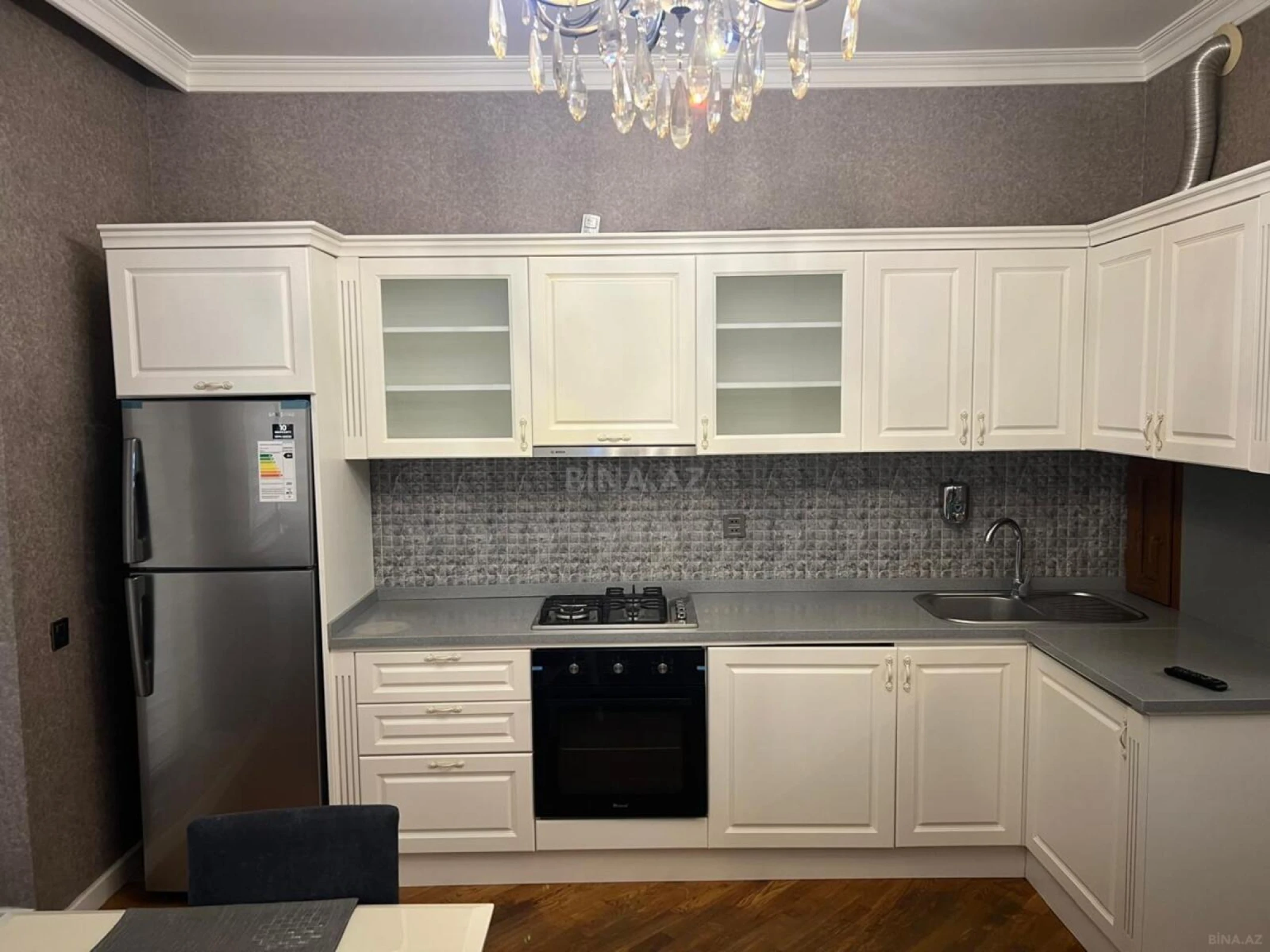 Kirayə verilir 2 otaqlı mənzil 90 m²