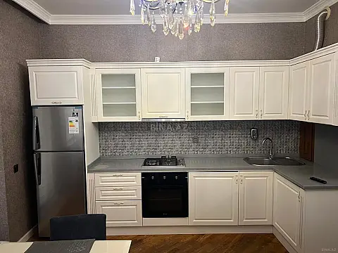 Kirayə verilir 2 otaqlı mənzil 90 m²