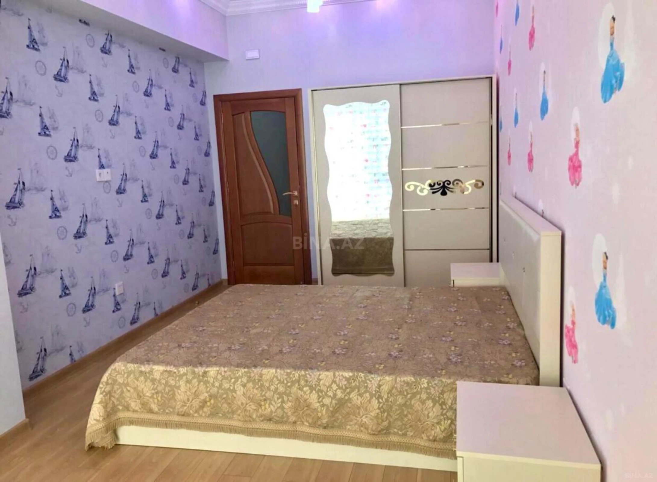 Kirayə verilir 4 otaqlı mənzil 200 m²