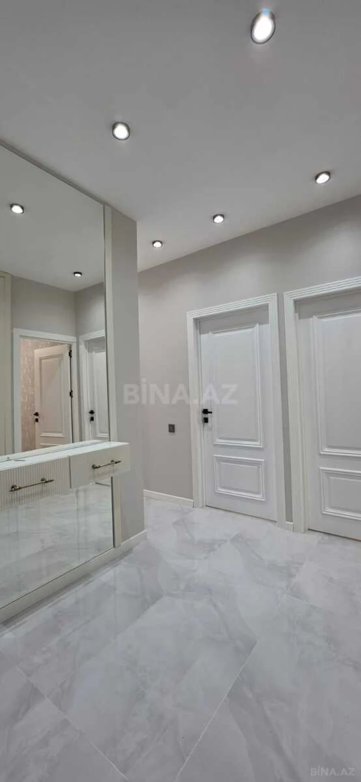 Satılır 4 otaqlı mənzil 100 m²