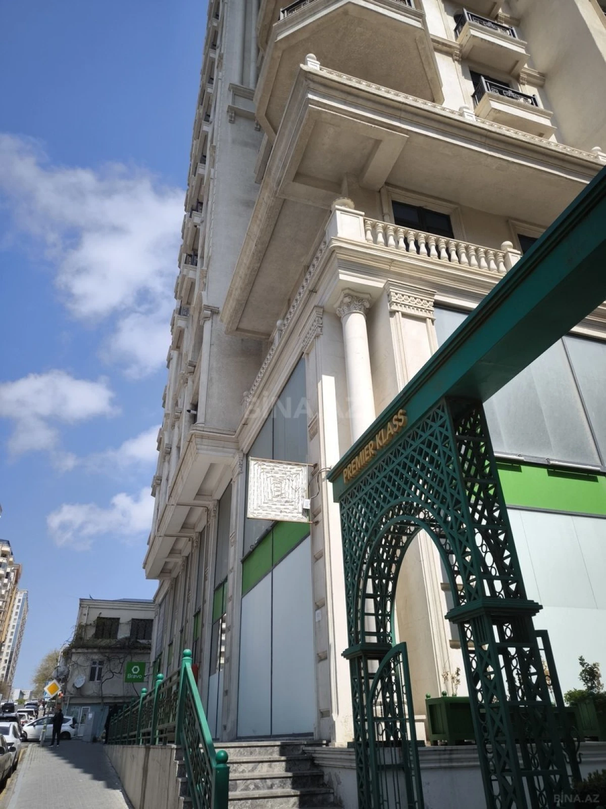 Satılır 3 otaqlı mənzil 168 m²