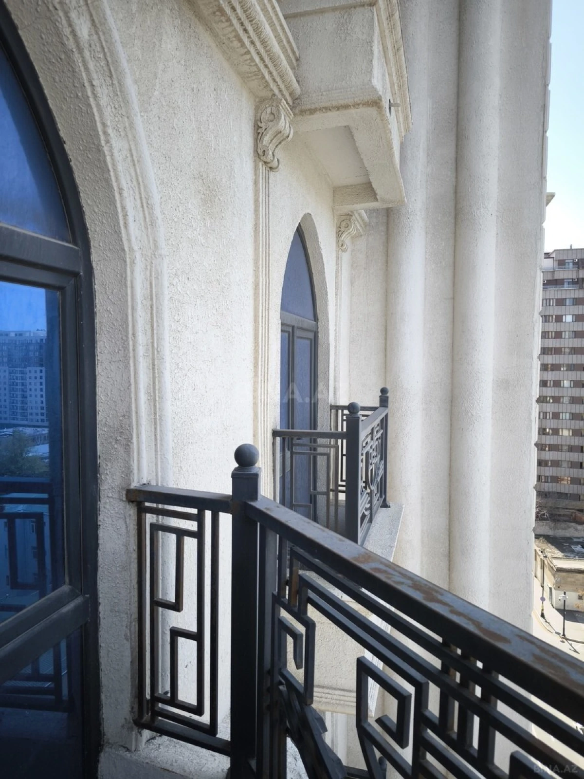 Satılır 3 otaqlı mənzil 168 m²