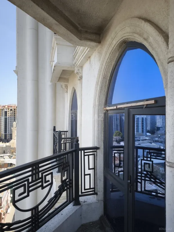 Satılır 3 otaqlı mənzil 168 m²