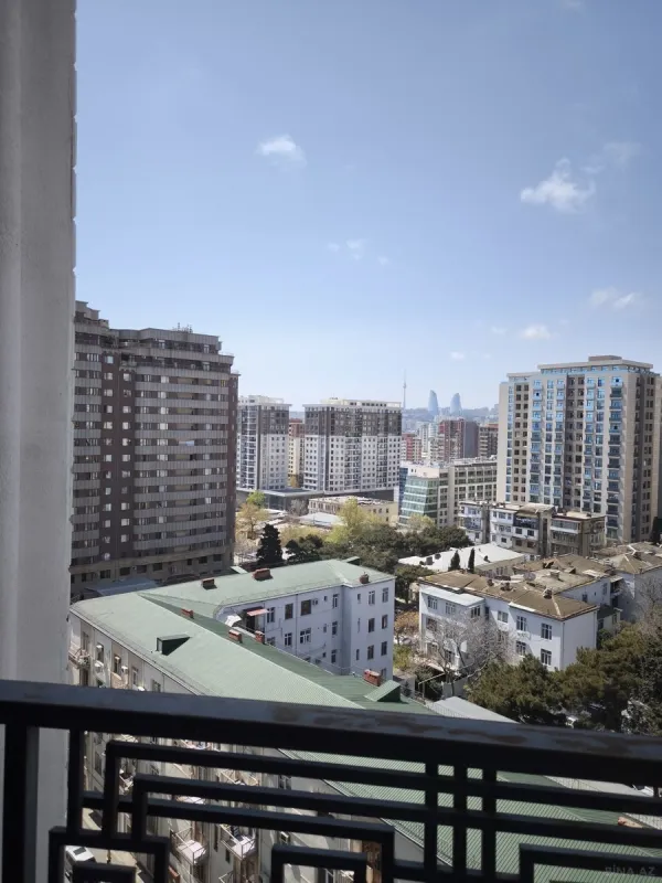 Satılır 3 otaqlı mənzil 168 m²