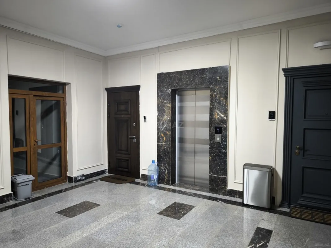 Satılır 3 otaqlı mənzil 168 m²
