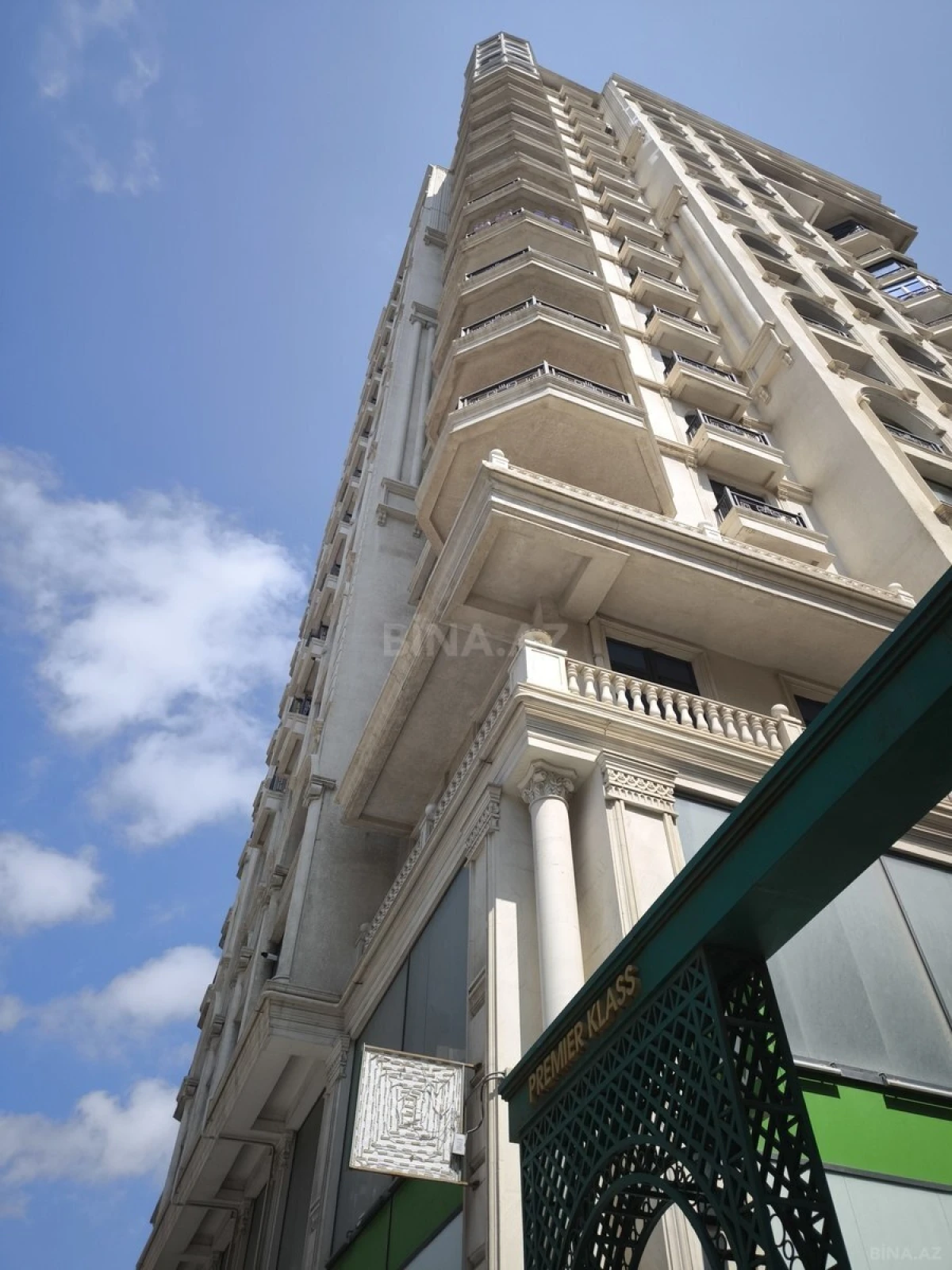 Satılır 3 otaqlı mənzil 168 m²