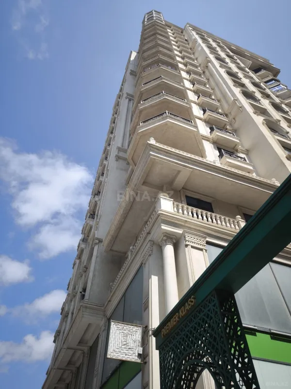 Satılır 3 otaqlı mənzil 168 m²