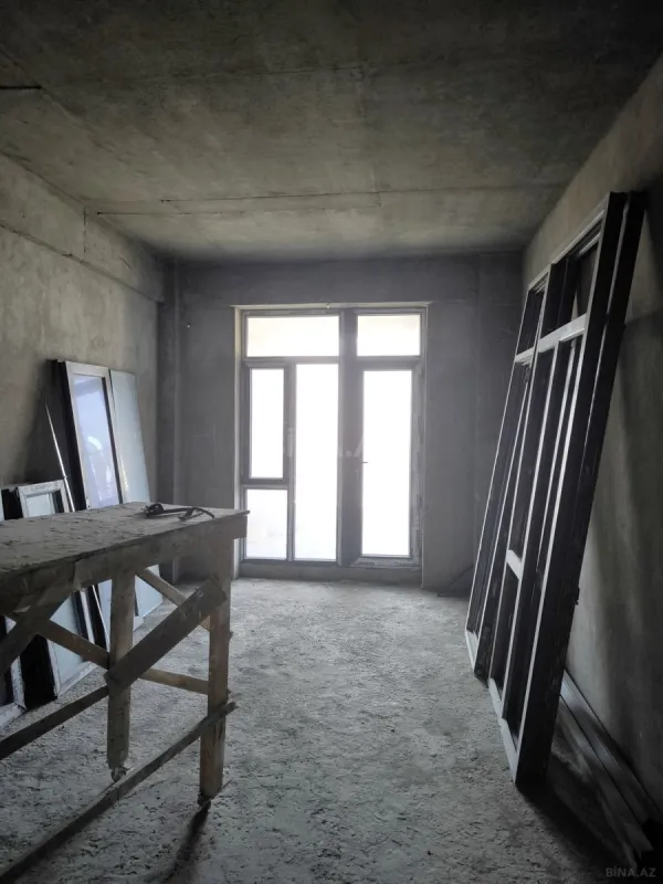 Satılır 3 otaqlı mənzil 168 m²