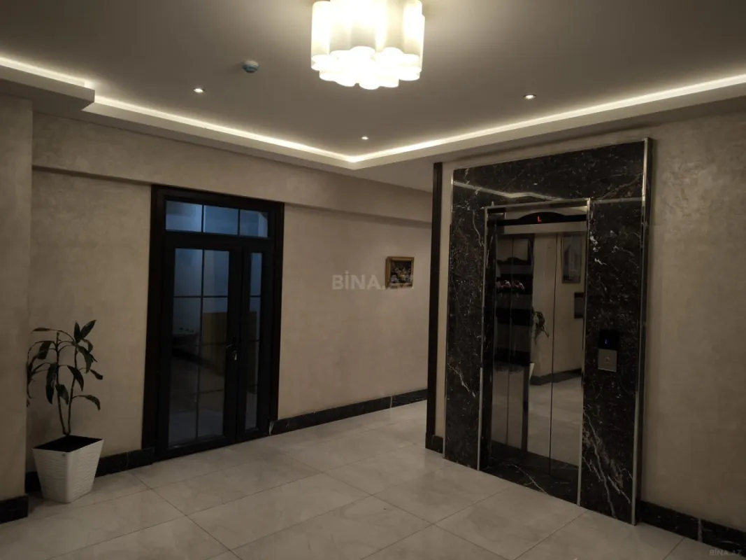 Satılır 3 otaqlı mənzil 168 m²
