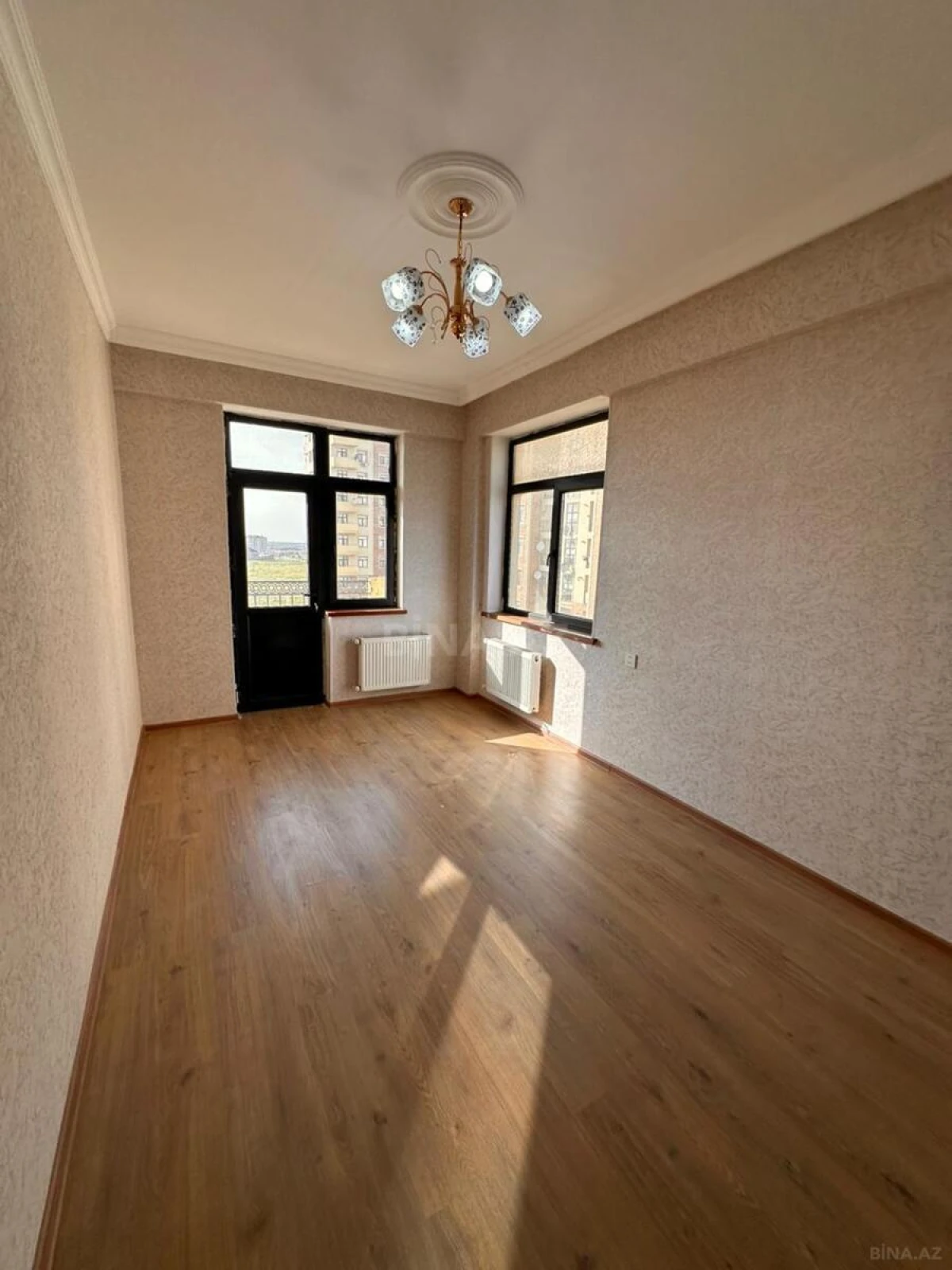 Satılır 4 otaqlı mənzil 100 m²