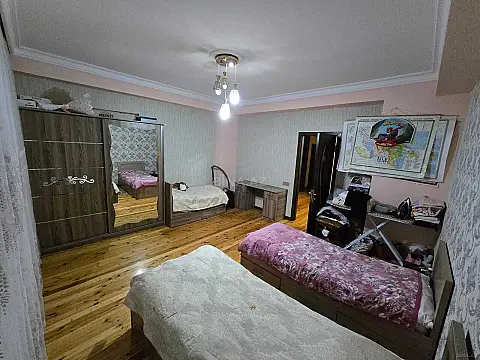Satılır 3 otaqlı mənzil 124 m²