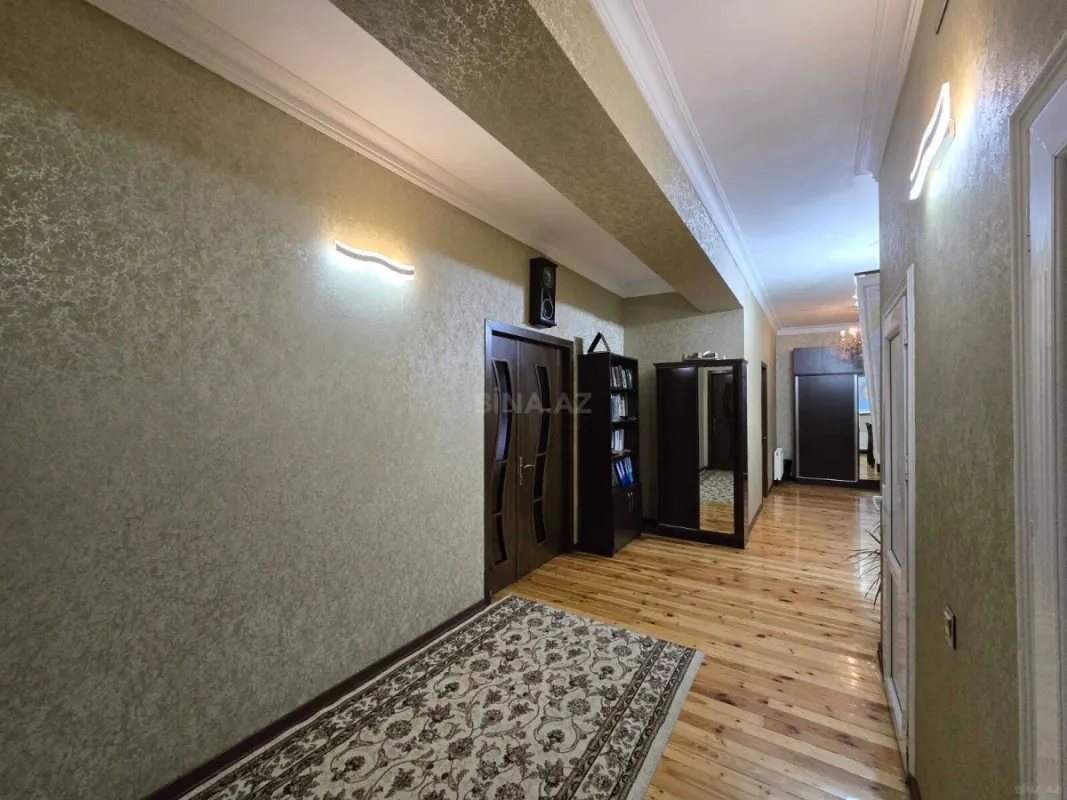 Satılır 3 otaqlı mənzil 124 m²