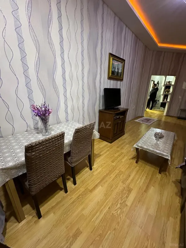 Kirayə verilir 2 otaqlı mənzil 70 m²