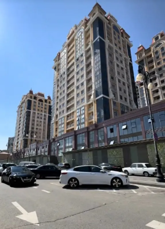 Satılır 3 otaqlı mənzil 115 m²