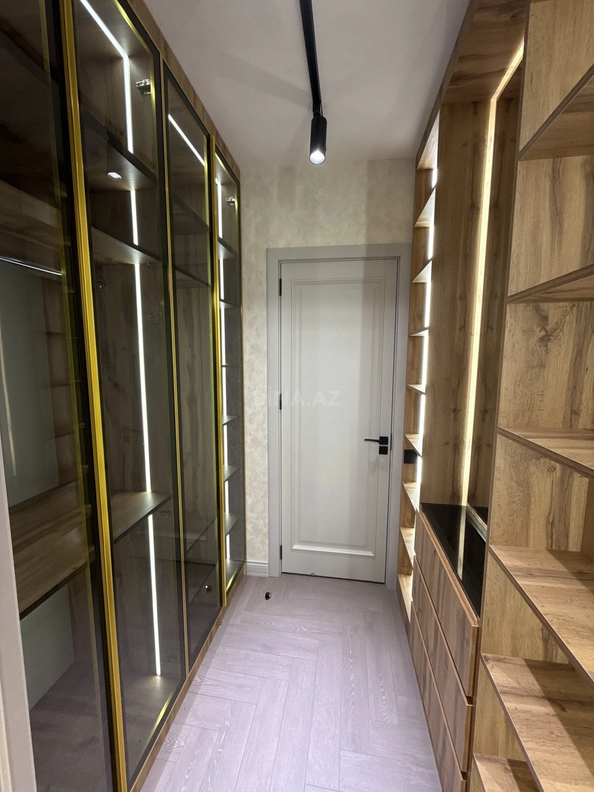 Satılır 3 otaqlı mənzil 160 m²
