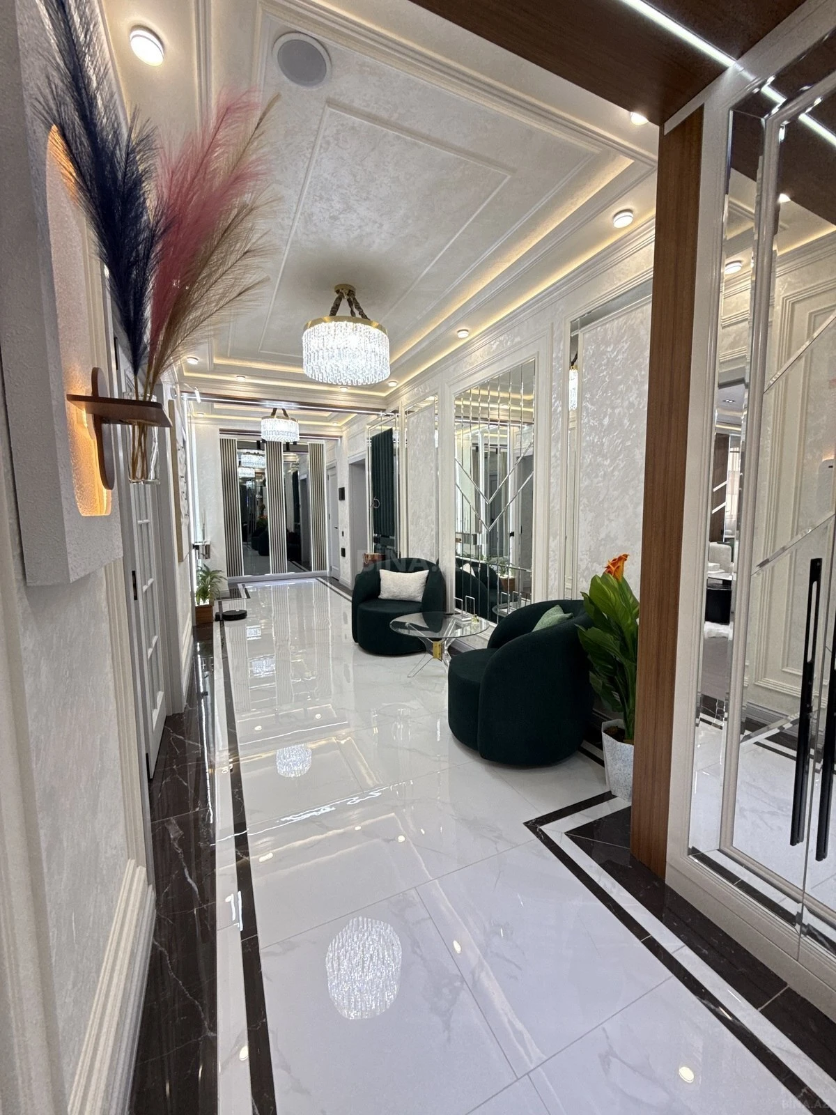 Satılır 3 otaqlı mənzil 160 m²