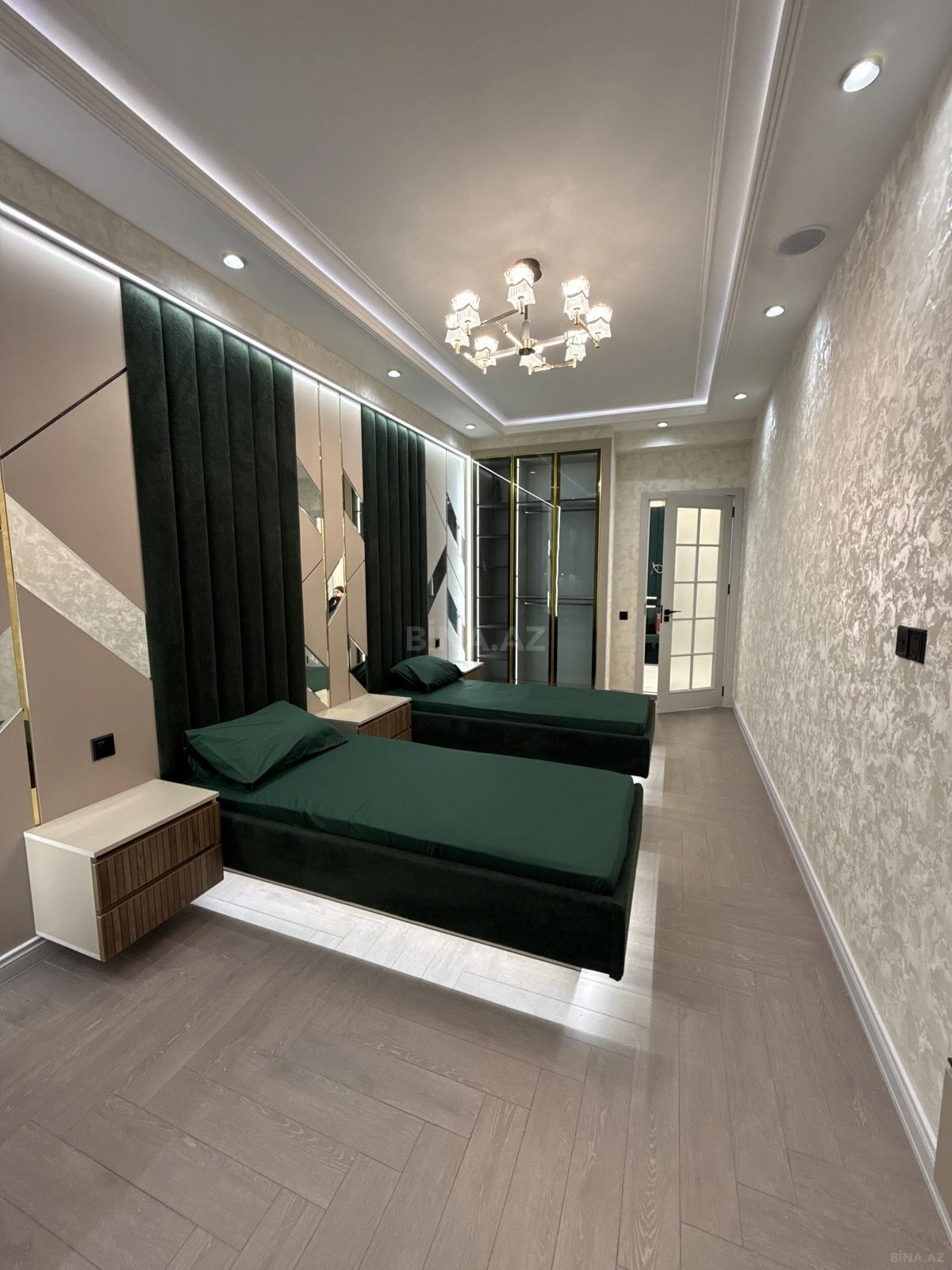 Satılır 3 otaqlı mənzil 160 m²