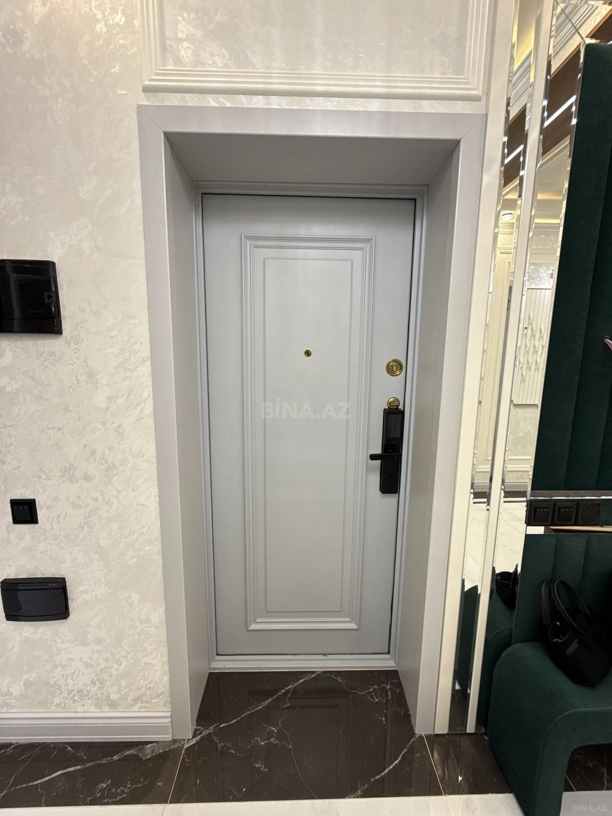 Satılır 3 otaqlı mənzil 160 m²