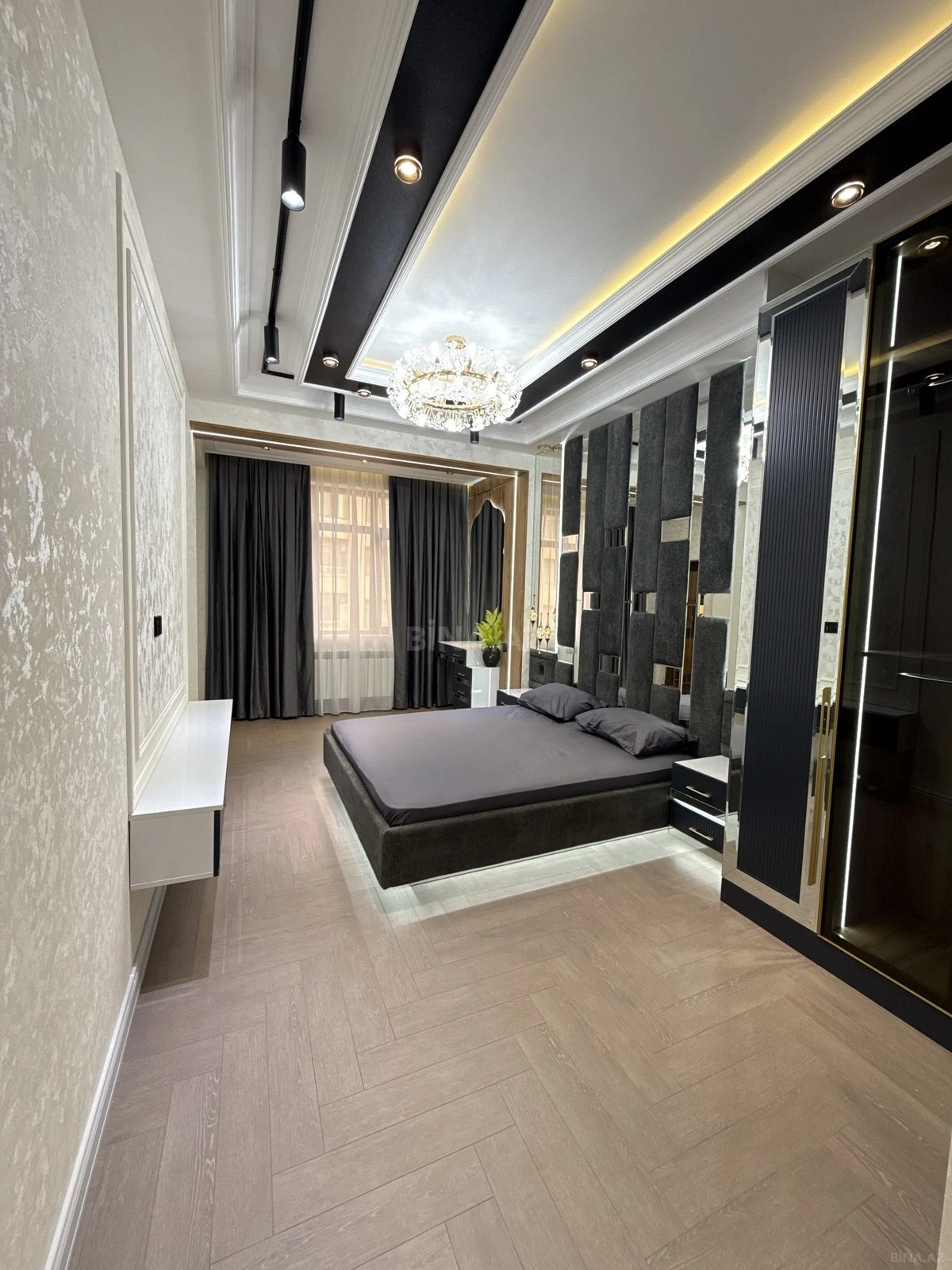 Satılır 3 otaqlı mənzil 160 m²