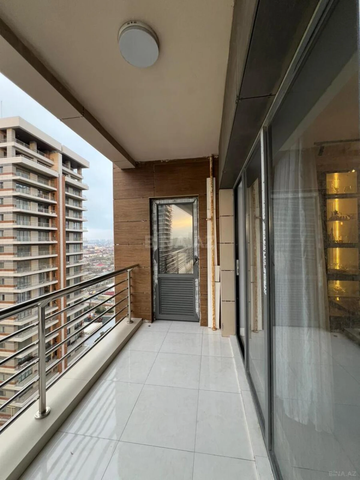 Kirayə verilir 3 otaqlı mənzil 160 m²