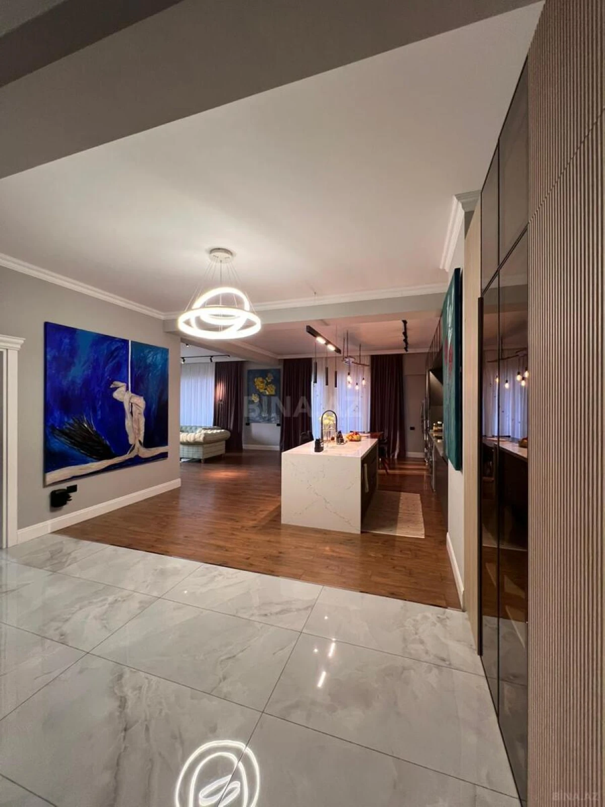 Kirayə verilir 3 otaqlı mənzil 160 m²